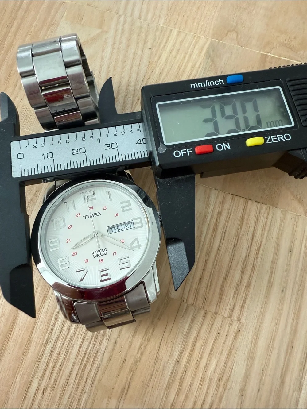 Timex men’s silver tone watch NEW BATTERY